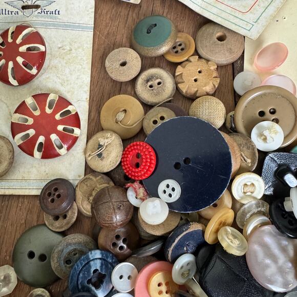 True Vintage Bakelite Celluloid Plastic Button Variety Bundle LOT 13 ounces - Picture 13 of 13